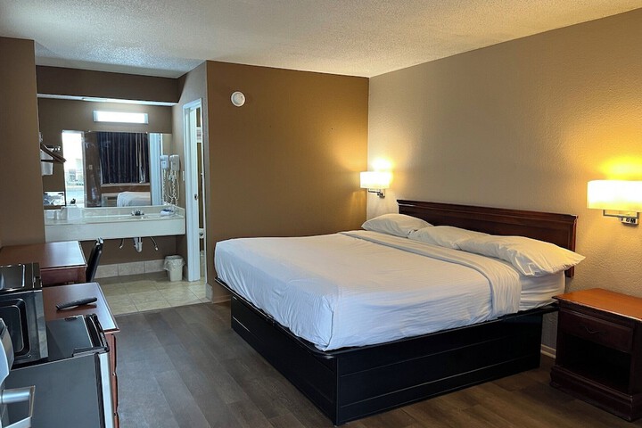 Room 7 of 12