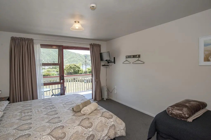 Room 4 of 11