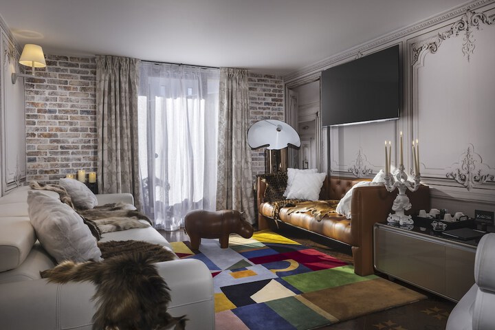 Room 183 of 234