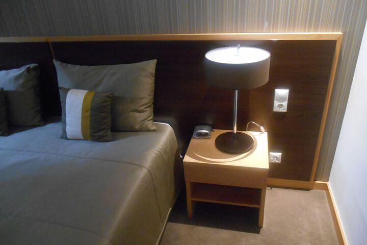 Room 11 of 36