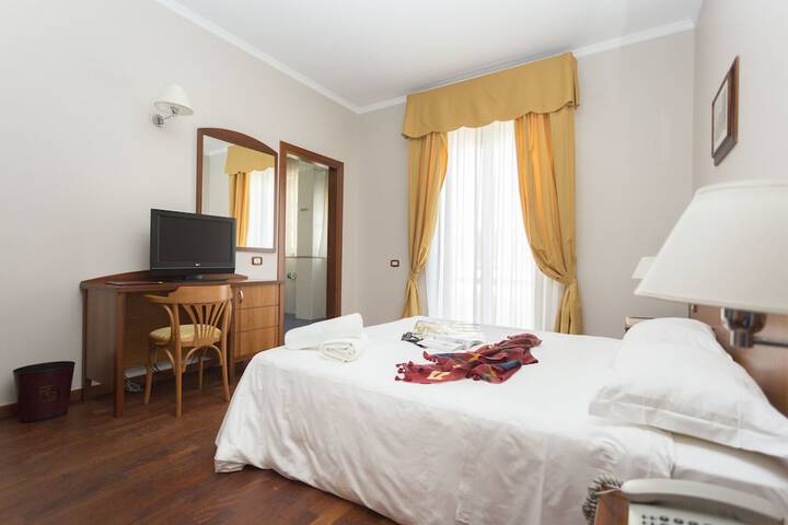 Room 9 of 36