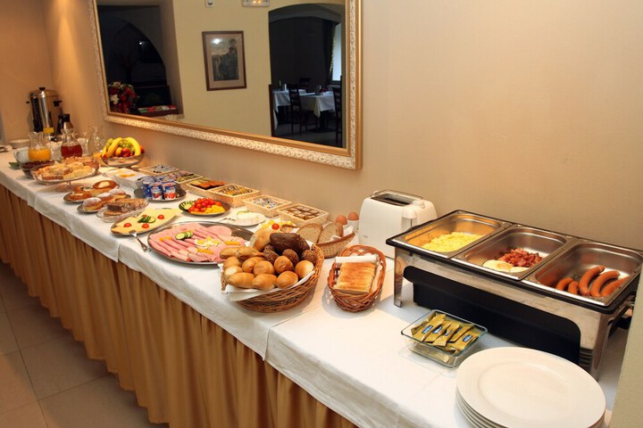 Dining 22 of 42