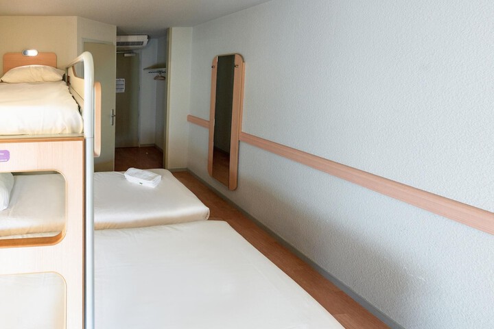 Room 20 of 32