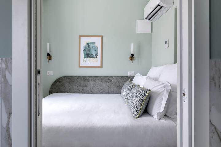 Room 27 of 71