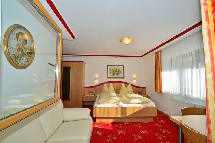Room 9 of 36