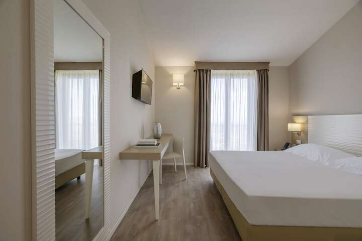 Room 18 of 128
