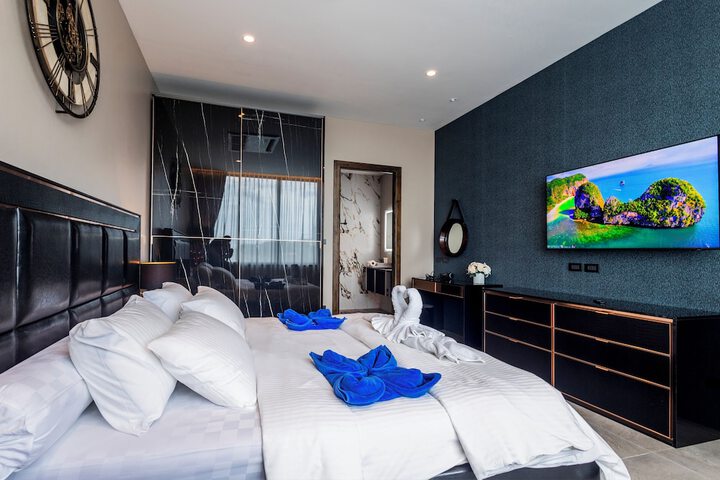 Room 16 of 213