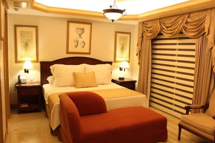 Room 9 of 79