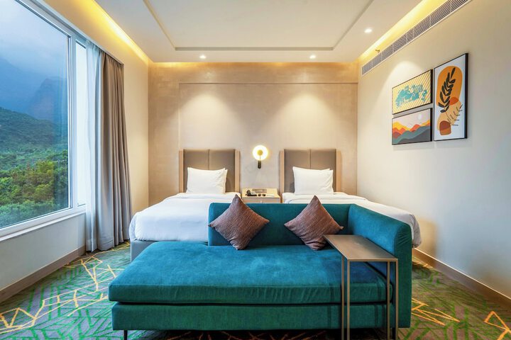 Room 34 of 95