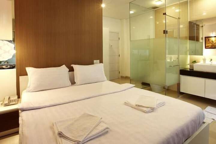 Room 17 of 36