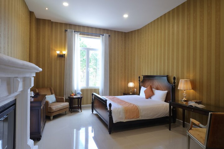 Room 16 of 160