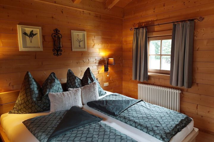 Room 4 of 33
