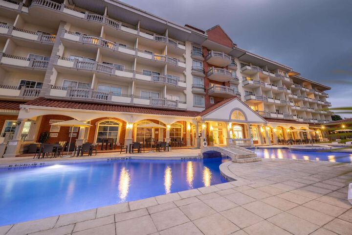 Pool Hotel