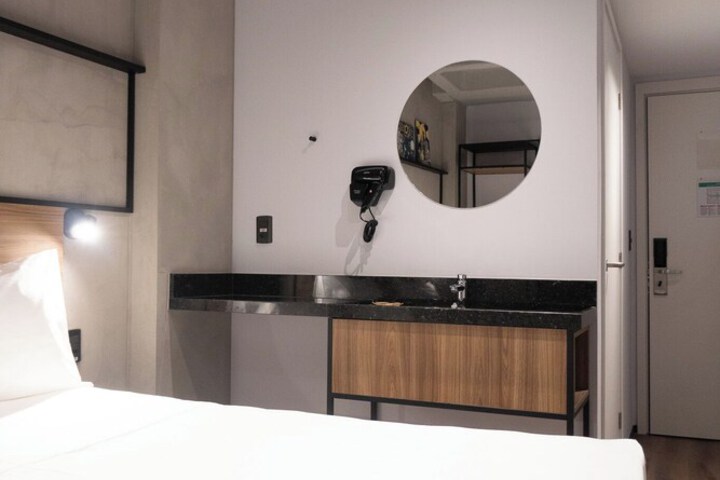 Room 42 of 122