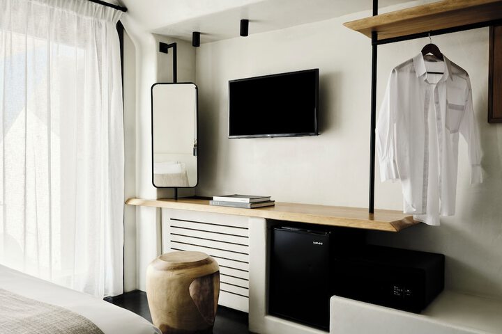 Room 65 of 303