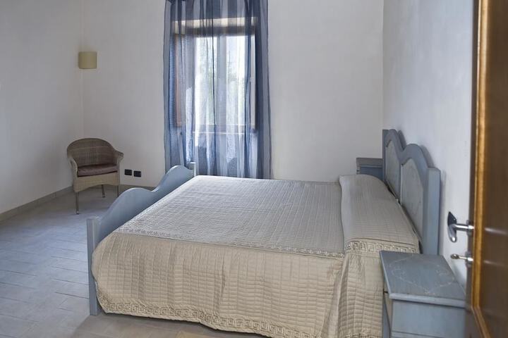 Room 4 of 13
