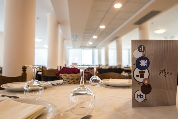 Dining 7 of 12