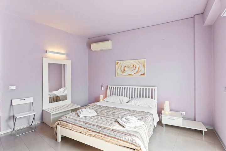 Room 8 of 9