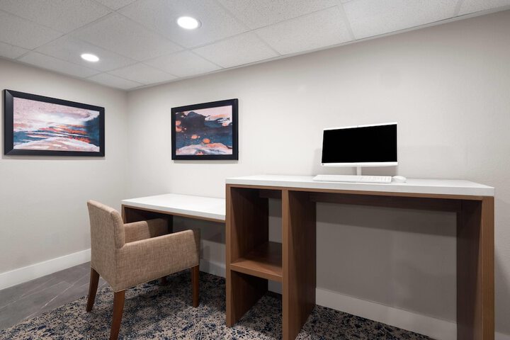 Business Center 22 of 27