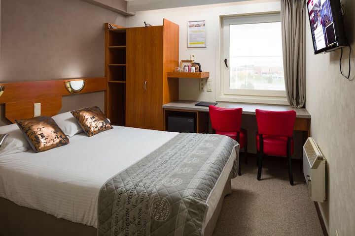 Room 4 of 39