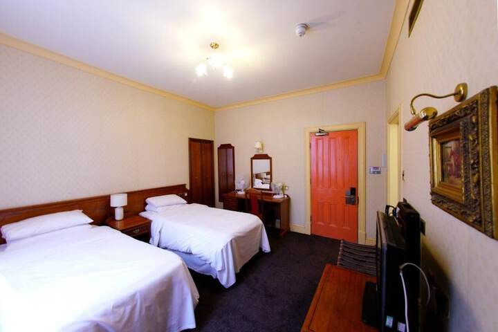 Room 44 of 79