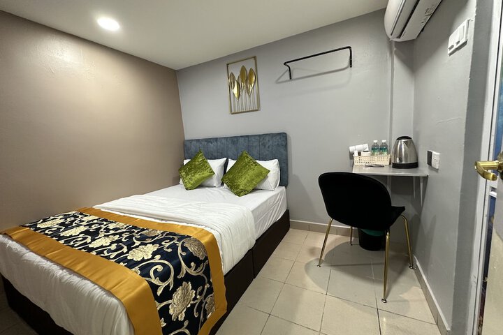 Room 48 of 80