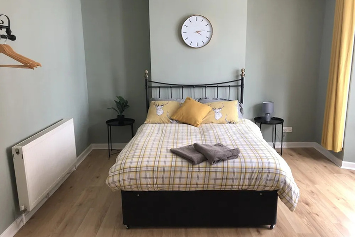 Room 6 of 11