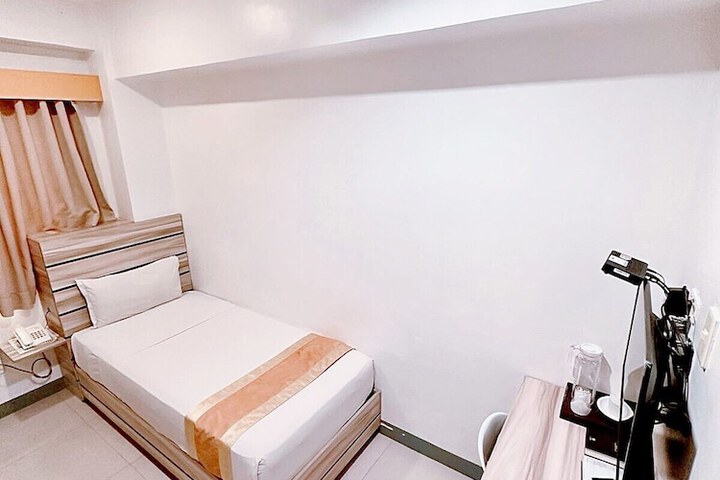 Room 12 of 24