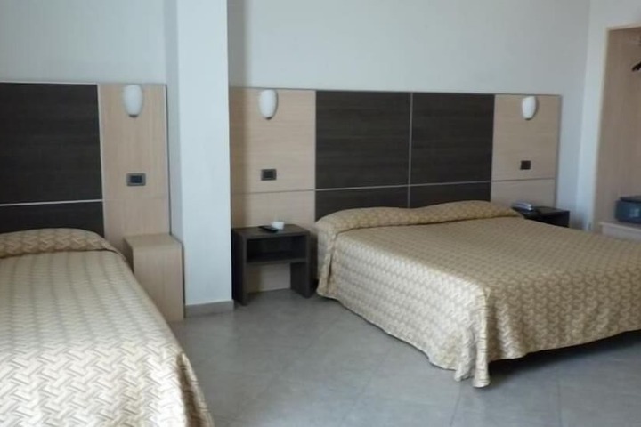 Room 16 of 32