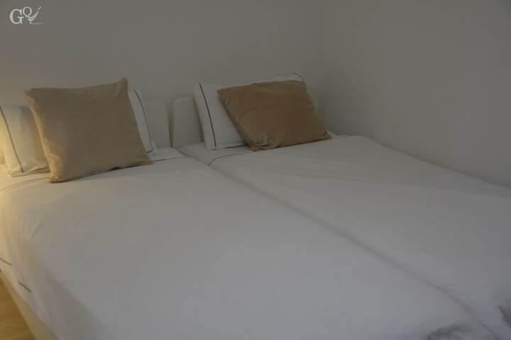 Room 11 of 80