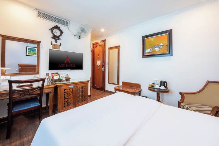 Room 9 of 33