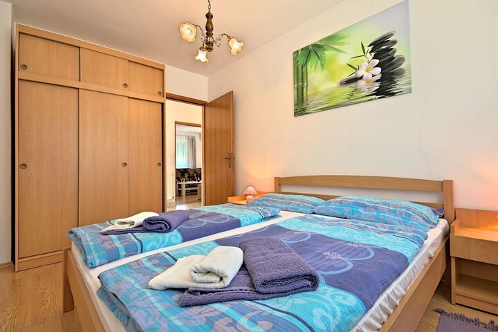 Room 33 of 46