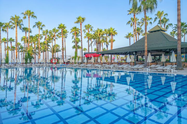 Hotel with Pool