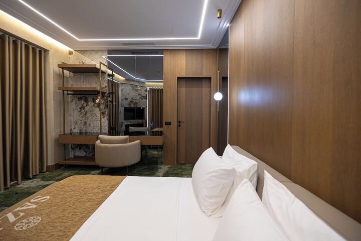 Room 4 of 12