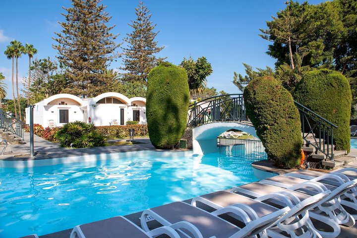 Hotel with Pool
