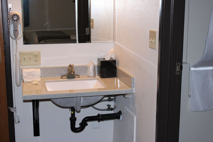 Room 11 of 18