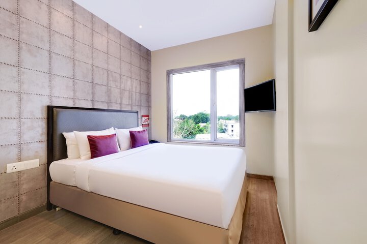 Room 3 of 35
