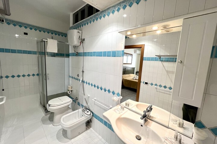 Room 20 of 32