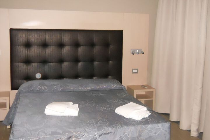 Room 9 of 66