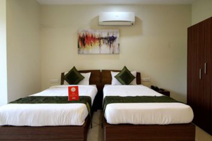 Room 12 of 25
