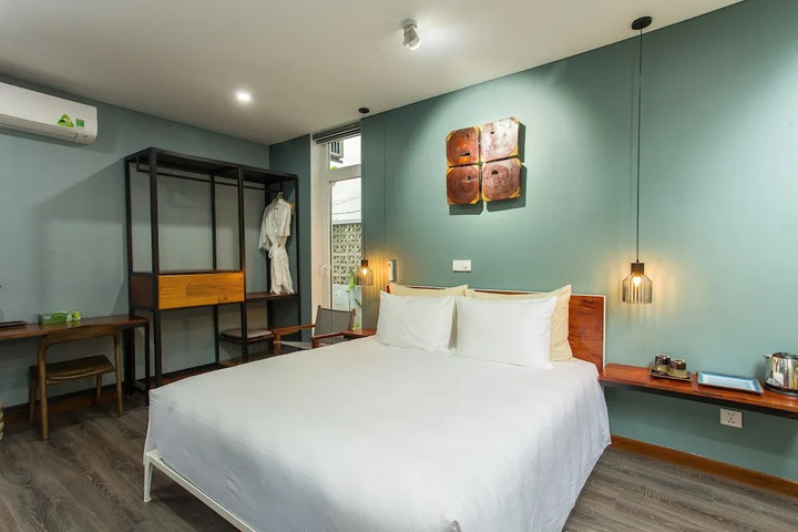 Room 3 of 21