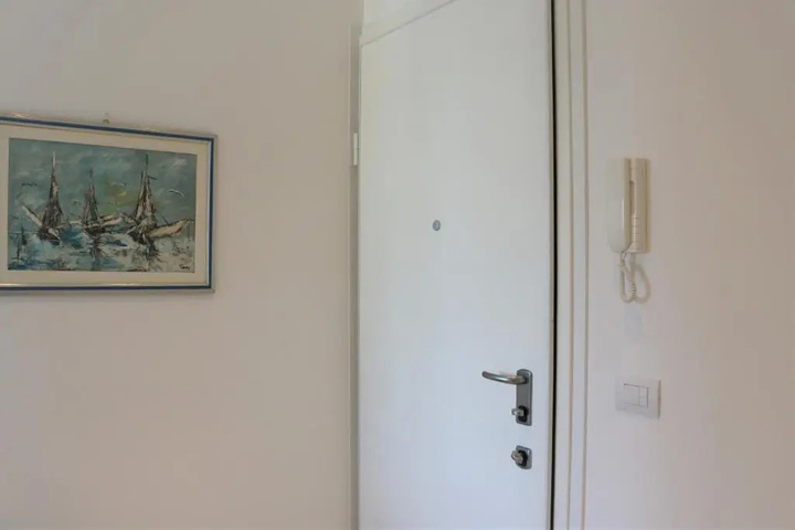 Room 13 of 21