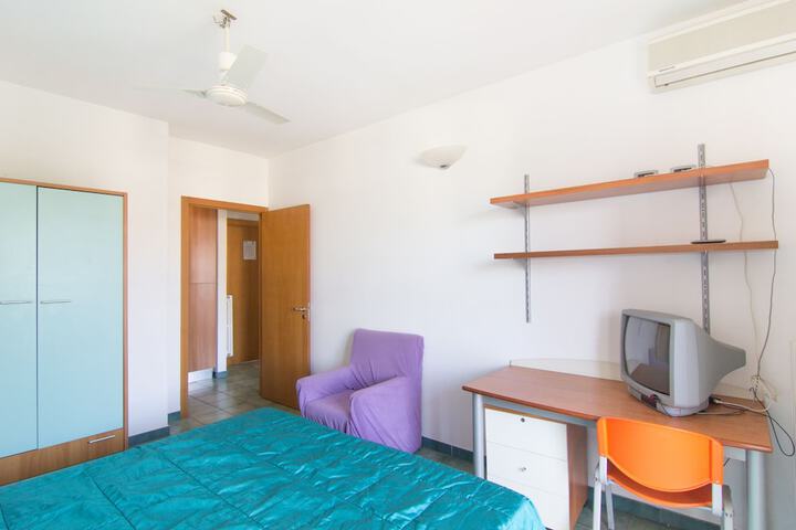 Room 21 of 49