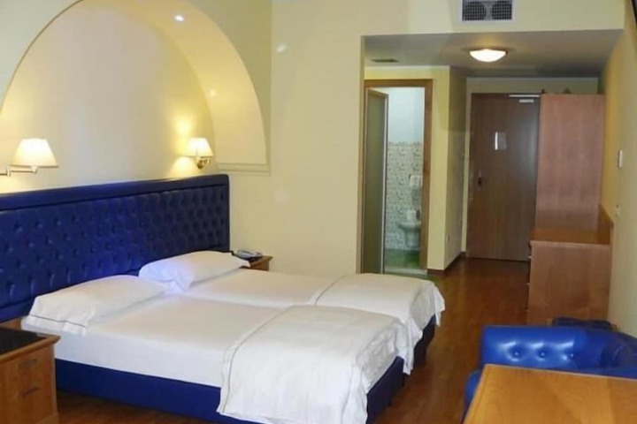 Room 17 of 49