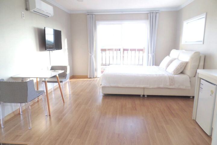 Room 12 of 73