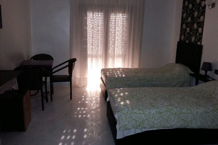 Room 6 of 25