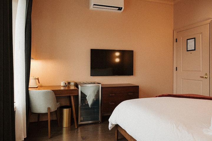 Room 21 of 37
