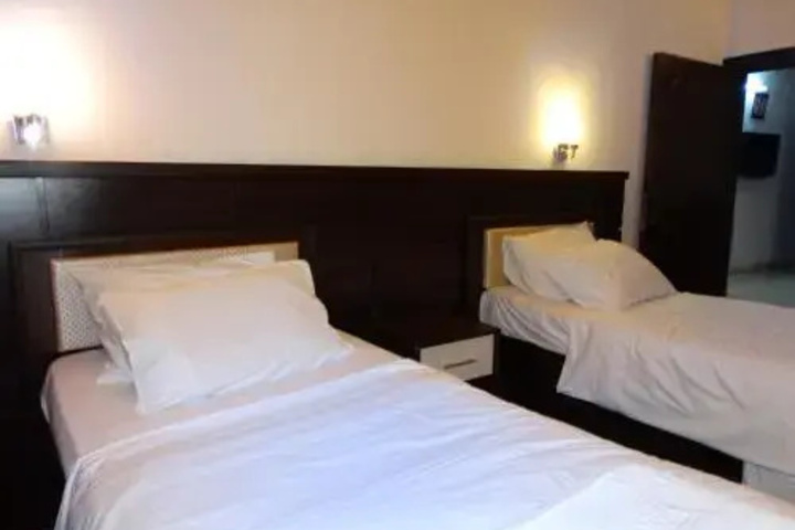 Room 6 of 17