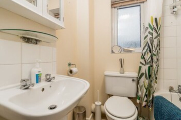 Room 5 of 27