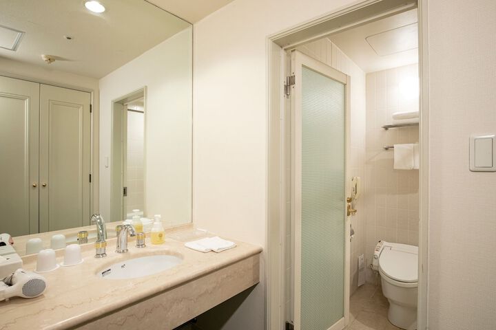 Room 15 of 21